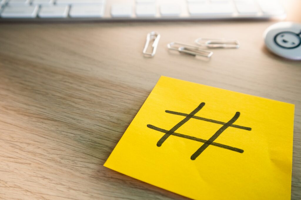 Hashtag Symbol auf Post-it